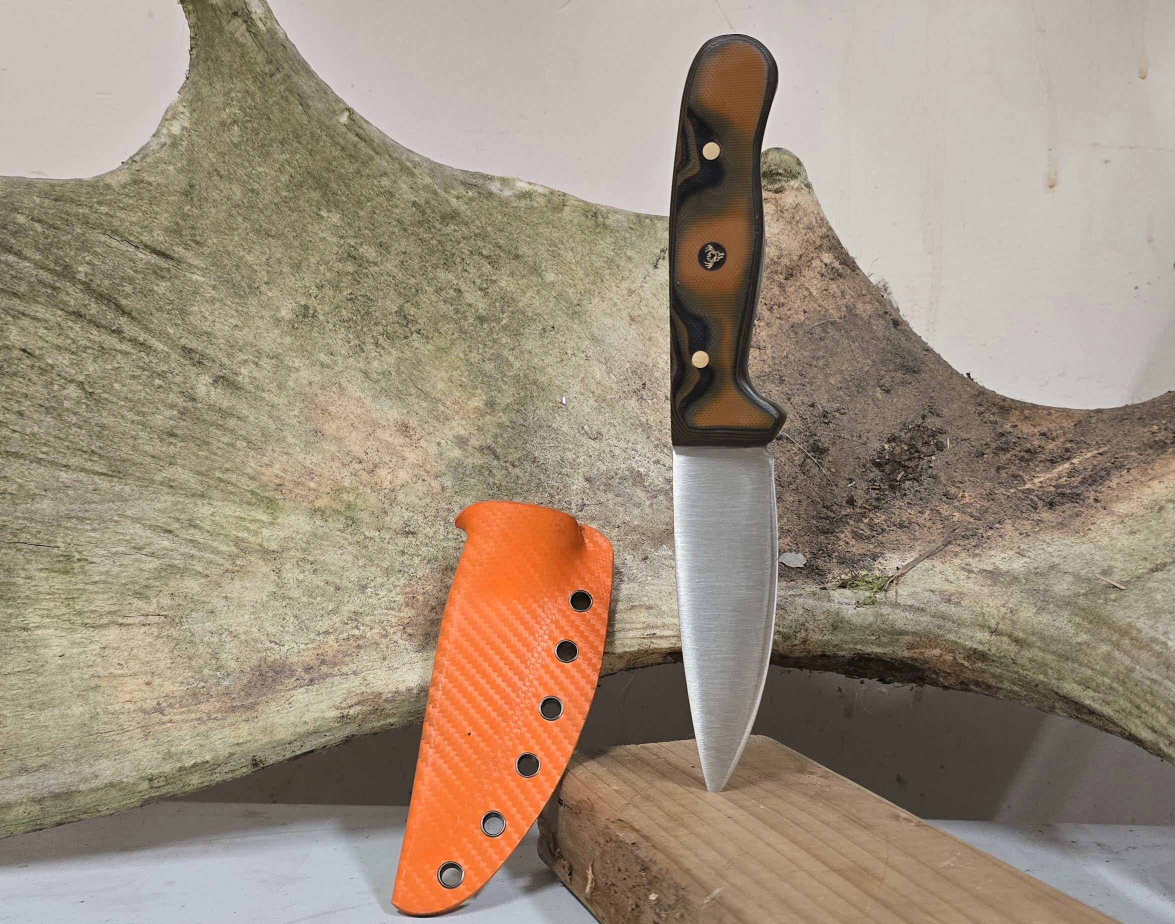Camp Knife — Nitro-V / Tiger G10 / Carbon Fiber Orange Kydex / Brass Pins